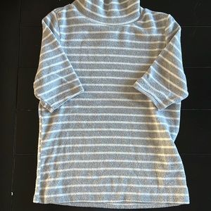 Grey/white stripped turtleneck - shorter sleeves